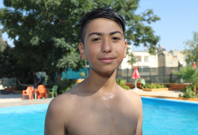 "Hulk Dede" havuzu kuşaktan kuşağa serinletiyor